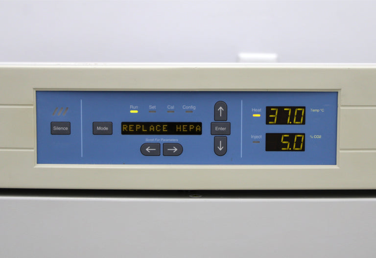 Thermo Scientific 370 Forma Steri-Cycle CO2 Incubator with Shelves