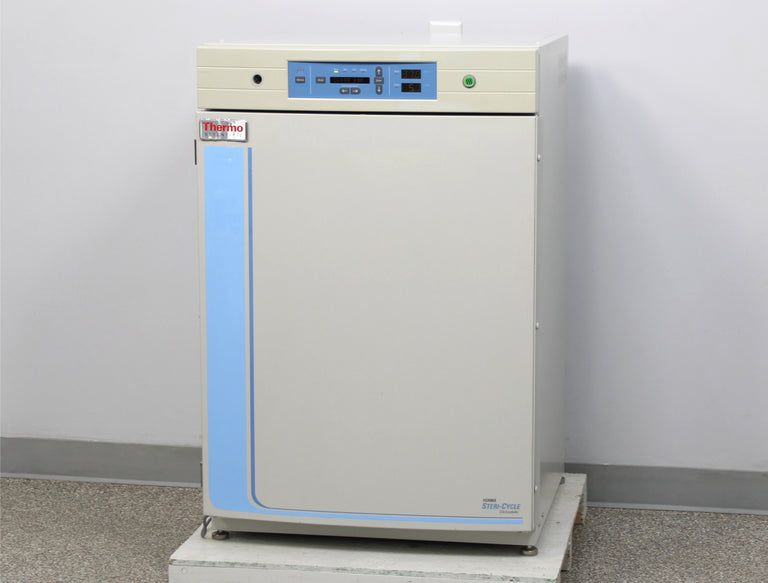 Thermo Scientific 370 Forma Steri-Cycle CO2 Incubator and 3 Shelves