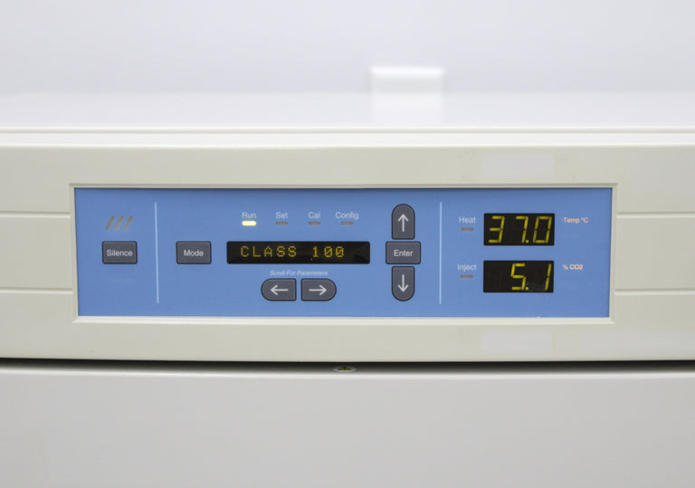 Thermo Scientific 370 Forma Steri-Cycle CO2 Incubator and 3 Shelves