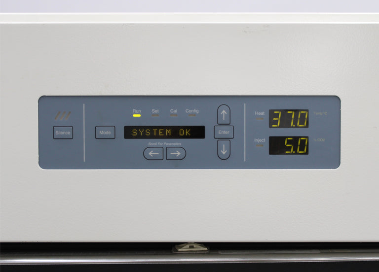 Thermo Electron 3950 Forma Reach-In CO2 Incubator with 3 Shelves
