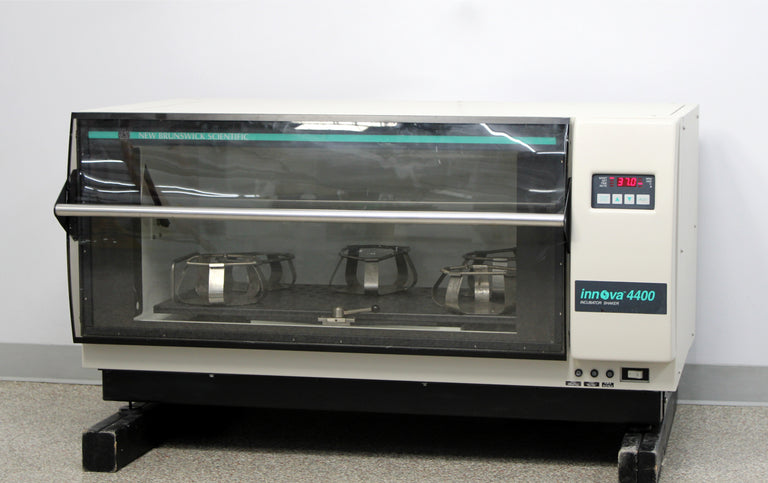 New Brunswick Scientific Innova 4400 Incubator Shaker M1243-0000