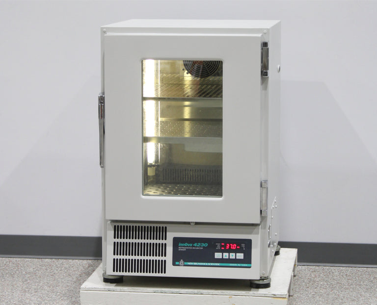 New Brunswick Innova 4230 Refrigerated Incubator Shaker M1233-0000 120V