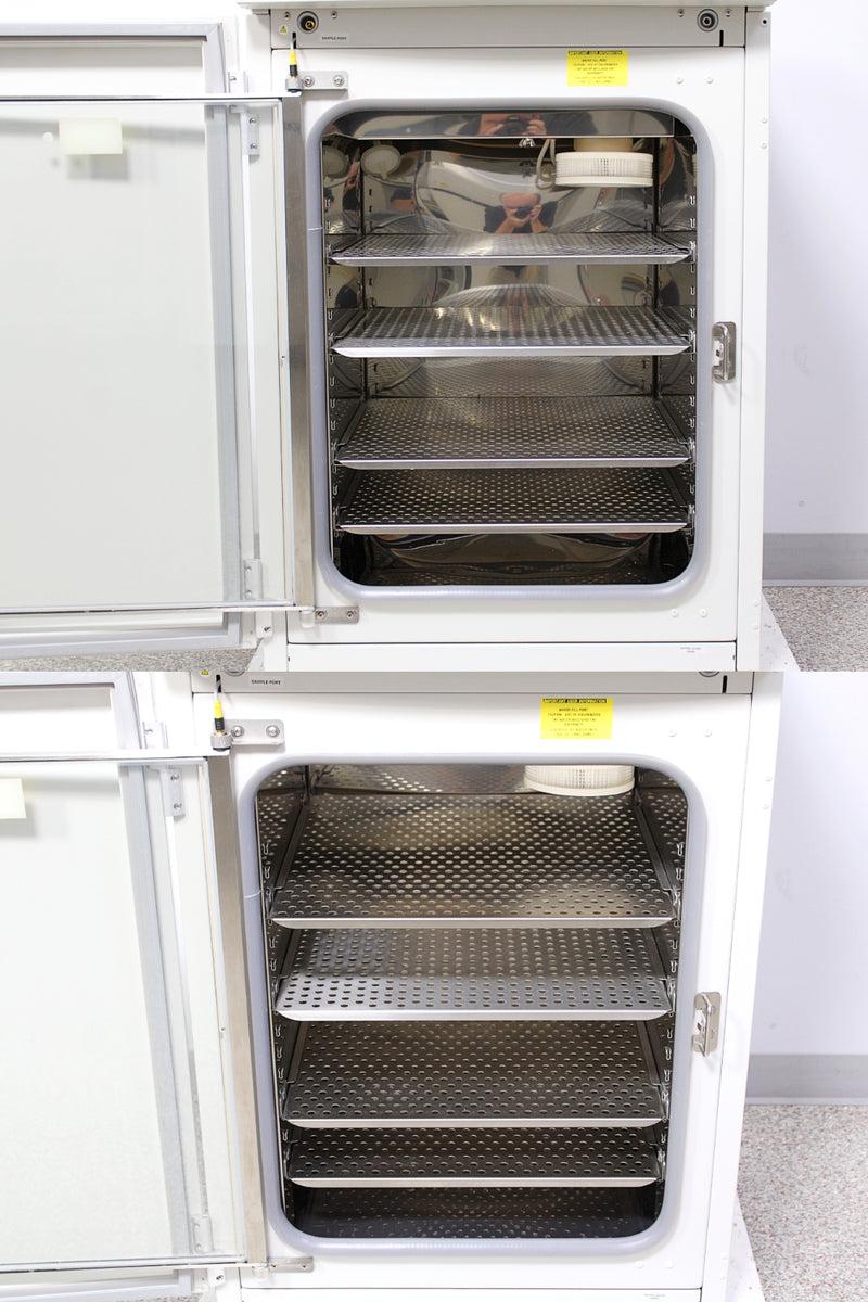 Thermo Scientific 3110 Forma Series II Water Jacket CO2 Incubator shelves