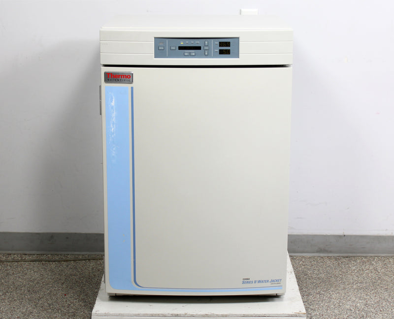 Thermo Scientific 3110 Forma Series II Water Jacketed CO2 Incubator & 4 Shelves