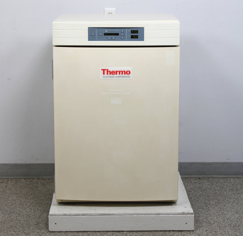 Thermo Scientific 3110 Forma Series II Water Jacket CO2 Incubator w/ 3 Shelves
