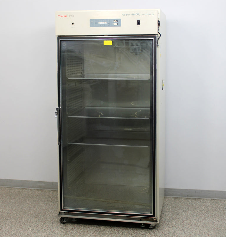 Thermo Forma 3950 Reach-In CO2 Incubator with 3 Shelves