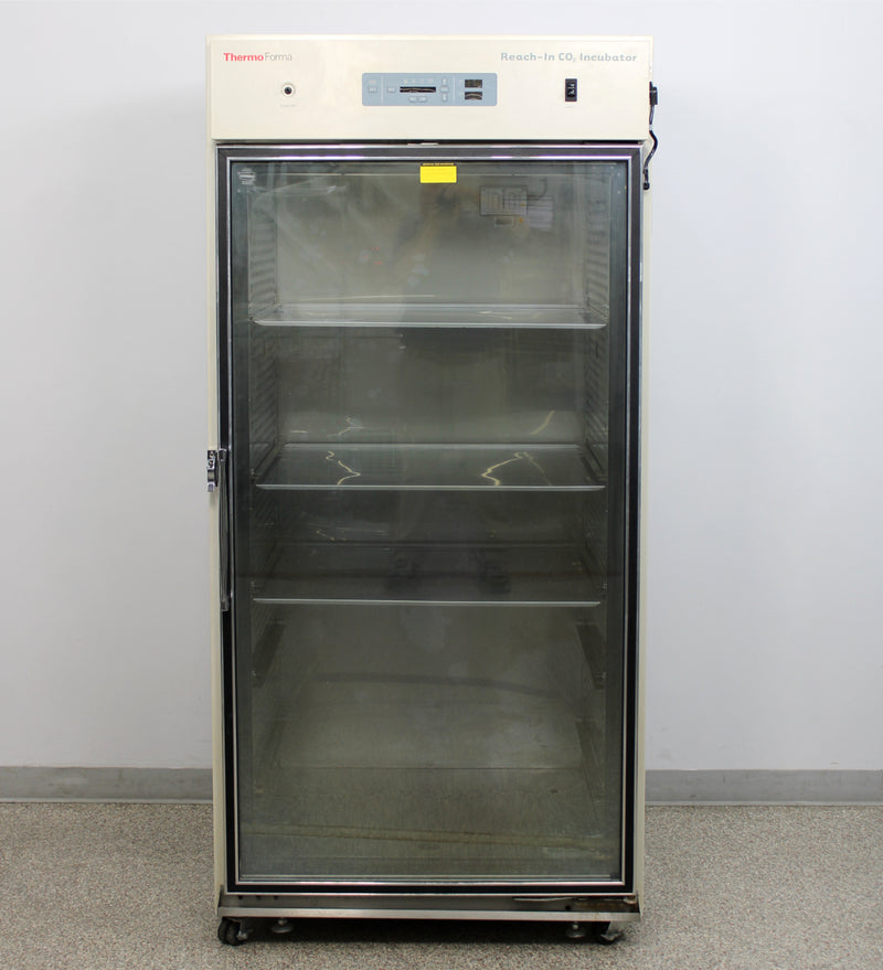 Thermo Forma 3950 Reach-In CO2 Incubator with 3 Shelves