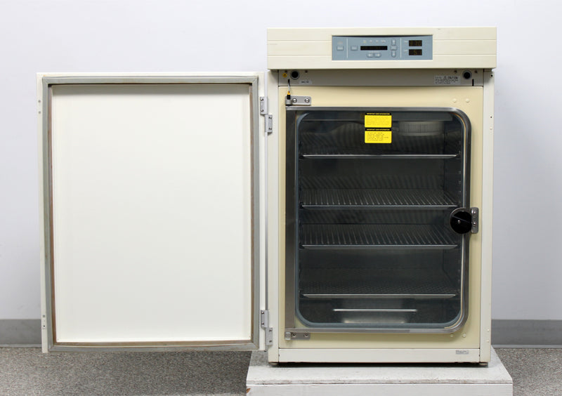 Thermo Electron 3110 Forma Series II Water Jacketed CO2 Incubator w/ 4 Shelves