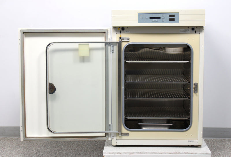 Thermo Electron 3110 Forma Series II Water Jacketed CO2 Incubator w/ 4 Shelves