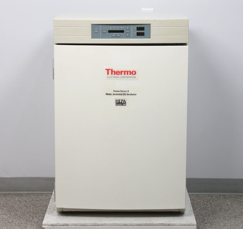 Thermo Electron 3110 Forma Series II Water Jacketed CO2 Incubator w/ 4 Shelves