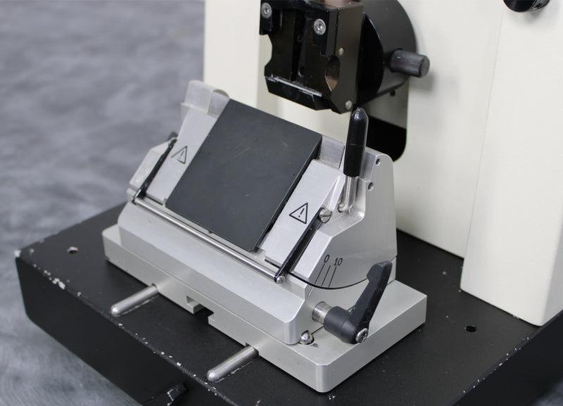 Leica 2030 Biocut Manual Microtome 039909034 with Blade Holder