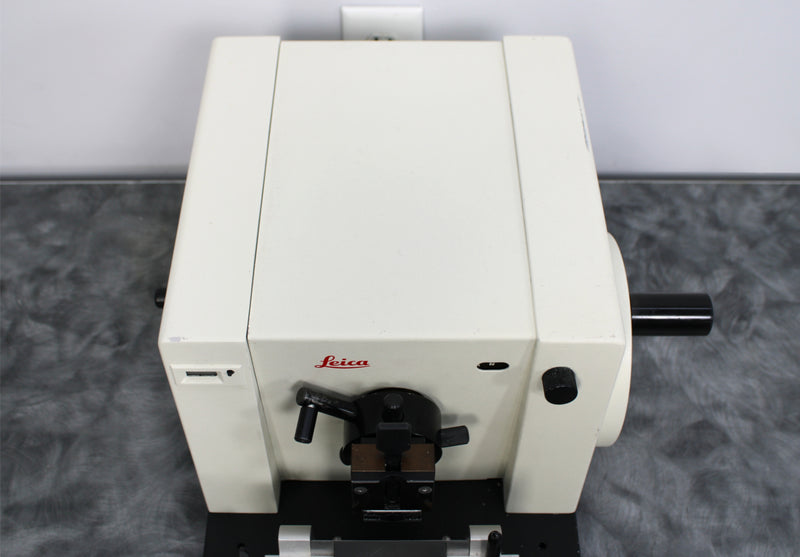 Leica 2030 Biocut Manual Microtome 039909034 with Blade Holder