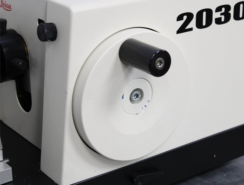 Leica 2030 Biocut Manual Microtome 039909034 with Blade Holder