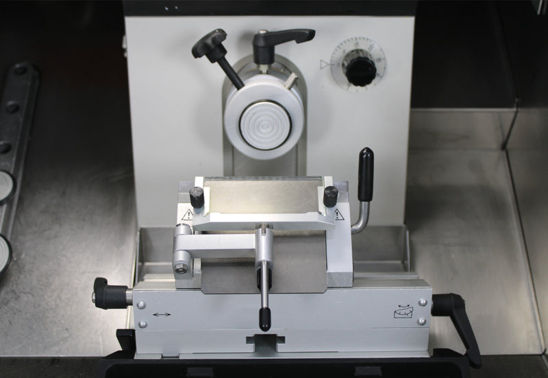 Leica CM1850-3-1 Cryostat Microtome 047131148 with Blade Holder