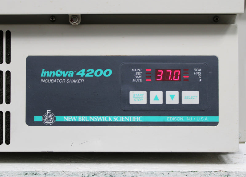 New Brunswick Scientific Innova 4200 Incubator Shaker M1233-0004