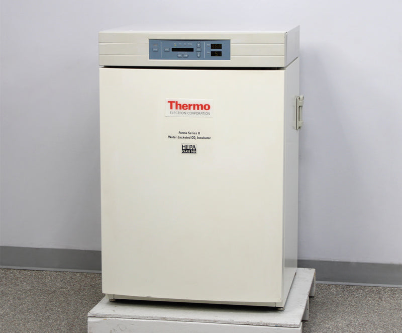 Thermo Electron 3110 Forma Series II Water Jacketed CO2 Incubator with 3 Shelves