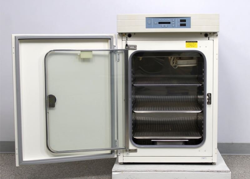 Thermo Electron 3110 Forma Series II Water Jacketed CO2 Incubator with 3 Shelves