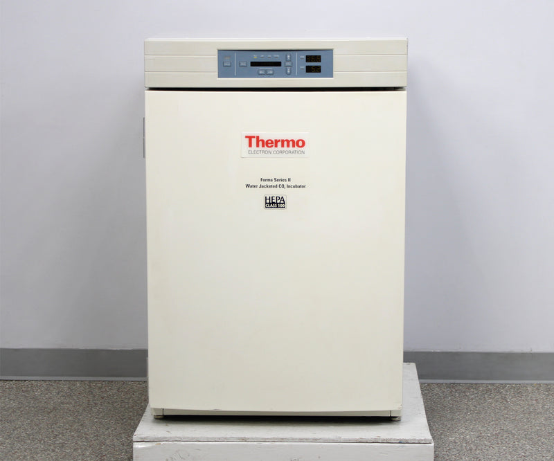 Thermo Electron 3110 Forma Series II Water Jacketed CO2 Incubator with 3 Shelves