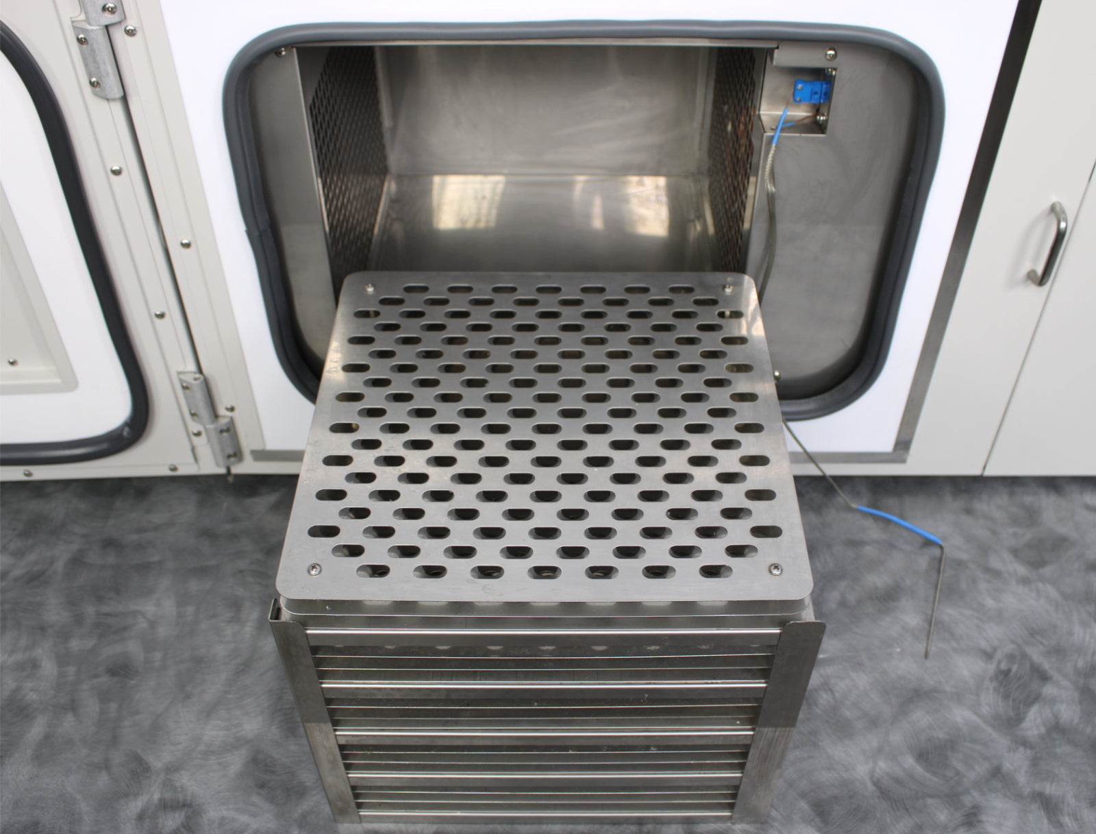 Cryomed Racks Thermo Scientific CryoMed Controlled-Rate Freezer 7458 with Vial Rack