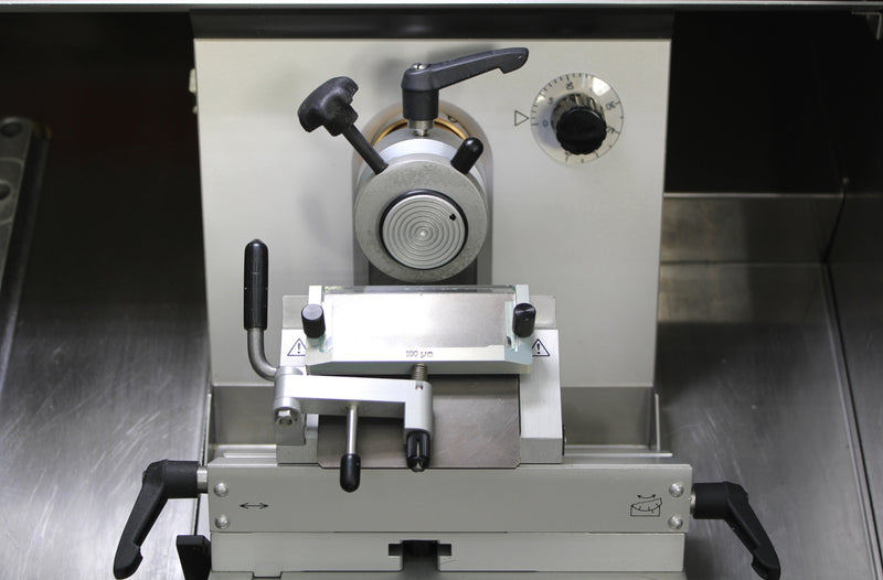 Leica CM1850-3-1 Cryostat Microtome 047131148 and Blade Holder