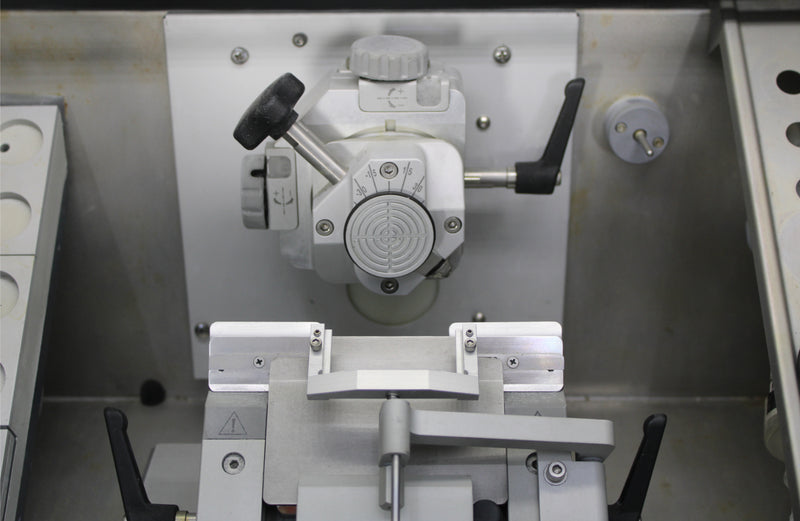 Sakura Tissue-Tek Cryo3 Flex D 6201 Microtome Cryostat and Blade Holder