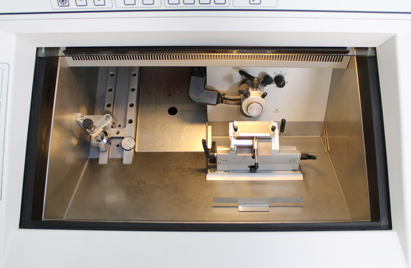 Leica CM1900-3-1 Microtome Cryostat 045227382 and Blade Holder