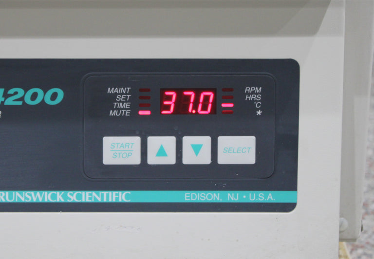 New Brunswick Scientific Innova 4200 Incubator Shaker M1233-0004