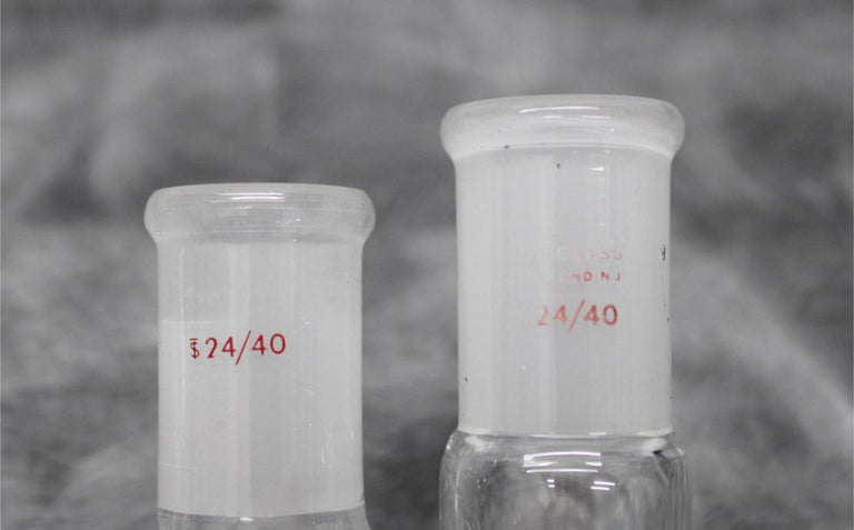 StonyLab 2-Neck 100mL Round Bottom Flask 24/40 Joint and 2 Glass Stoppers 24/40