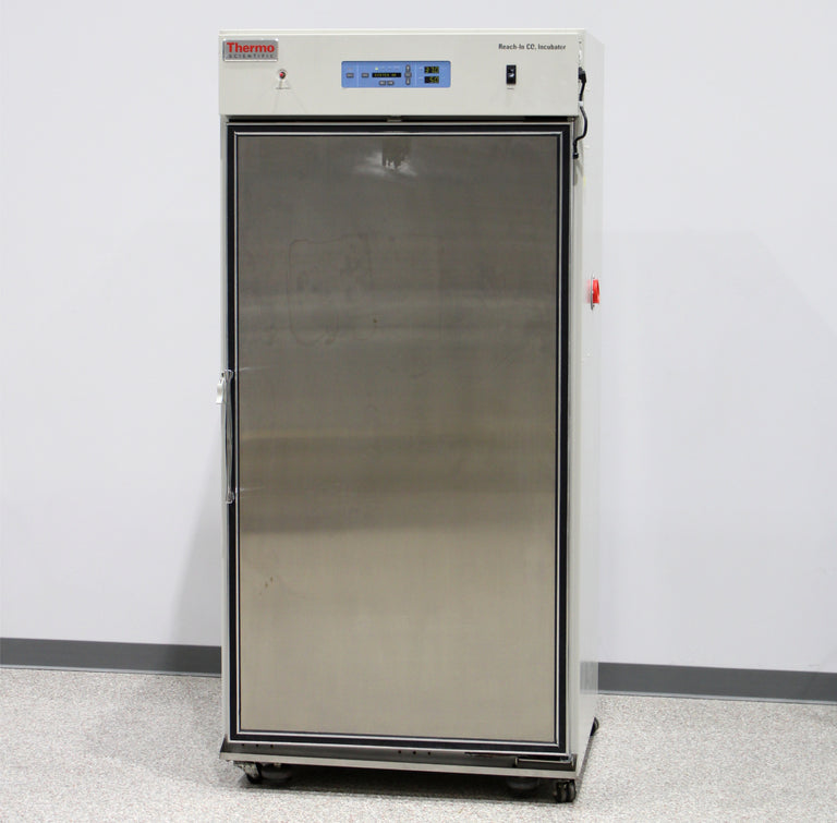 Thermo Scientific 3950 Reach-In CO2 Incubator with 3 Shelves