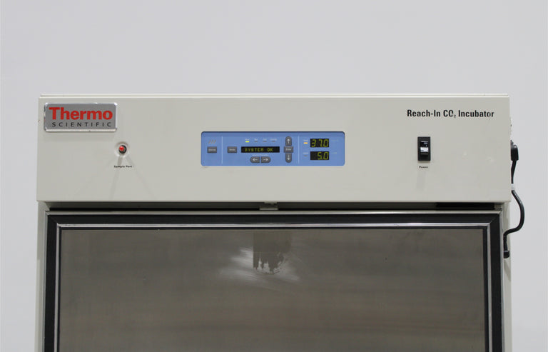 Thermo Scientific 3950 Reach-In CO2 Incubator with 3 Shelves