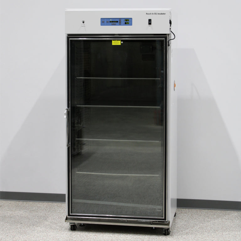 Thermo Scientific 3950 Reach-In CO2 Incubator with 4 Shelves