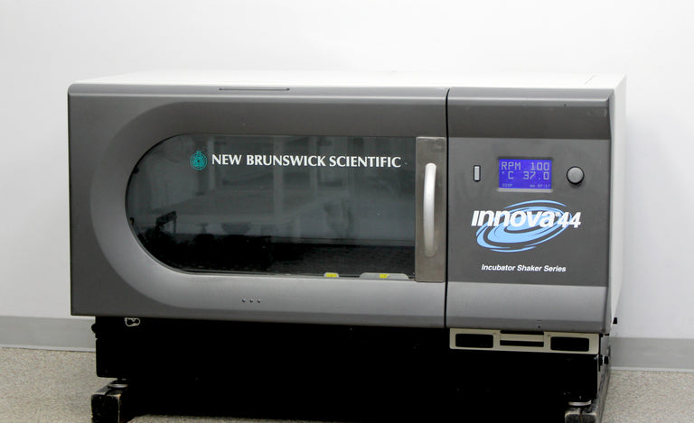 New Brunswick Scientific Innova 44R Refrigerated Incubator Shaker 120V