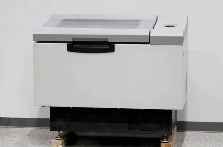 New Brunswick Excella E25R Refrigerated Floor Incubator Shaker M1353-0004
