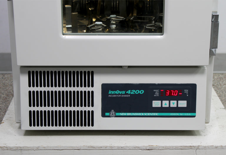 New Brunswick Scientific Innova 4200 Incubator Shaker M1233-0004