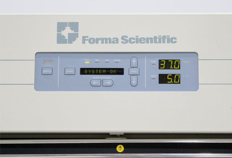 Thermo Forma Scientific 3950 Reach-In CO2 Incubator 120V with 3 Shelves