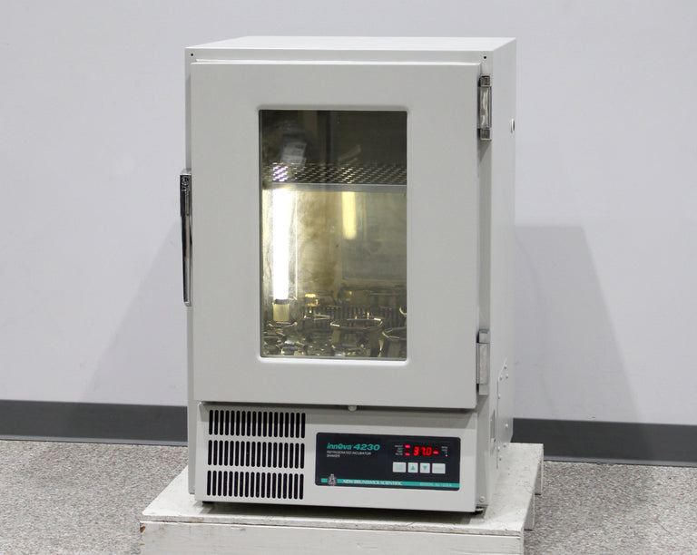 New Brunswick Innova 4230 Refrigerated Incubator Shaker 120V M1233-0000