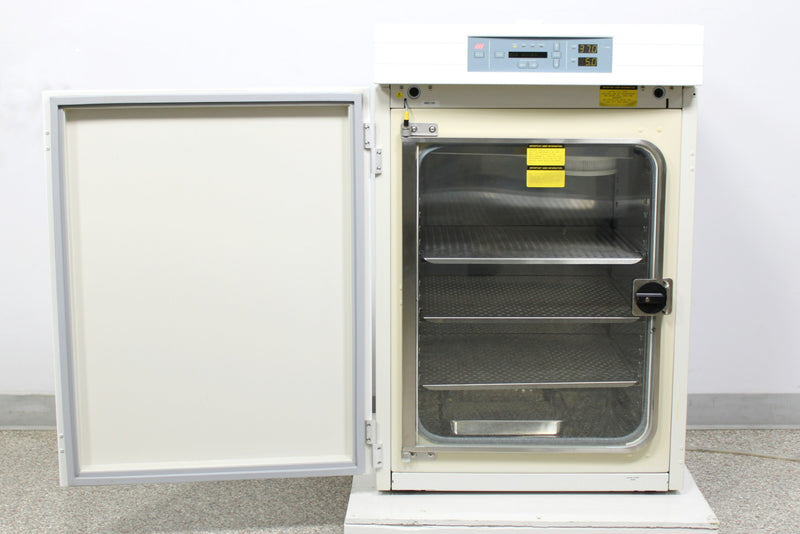 Thermo Forma 3110 Series II Water Jacket CO2 Incubator Forma 3130 w/ Shelves