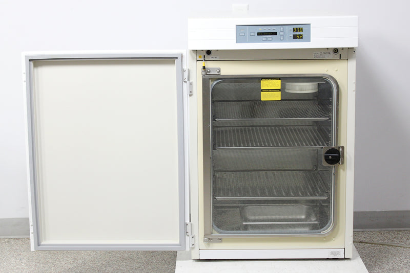 Thermo Forma 3110 Series II Water Jacket CO2 Incubator Forma 3130 w/ 3 Shelves