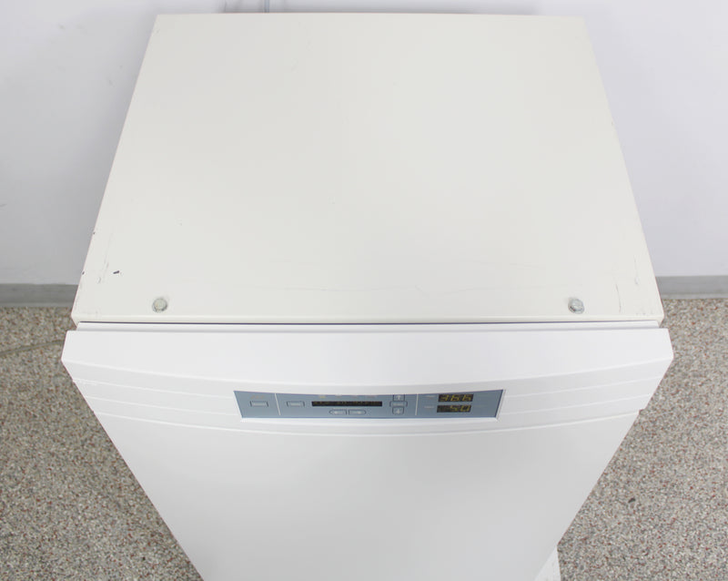 Thermo Forma 3110 Series II Water Jacket CO2 Incubator w/ 3 Shelves