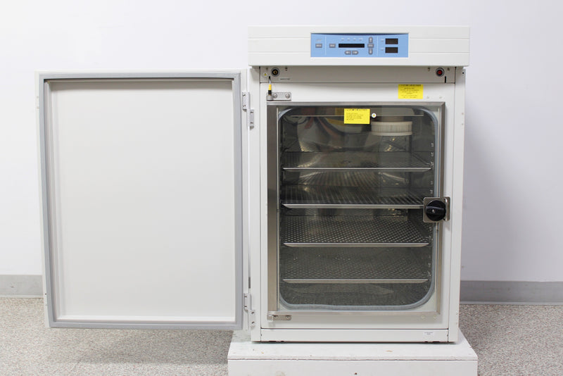Thermo Scientific 3110 Forma Series II Water Jacketed CO2 Incubator w/ 4 Shelves